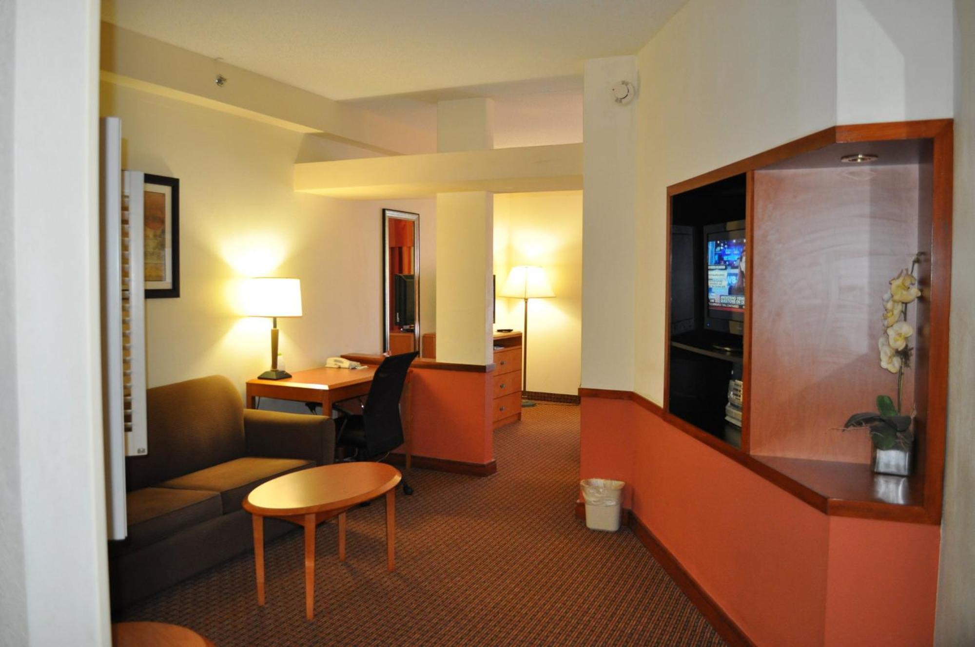 Holiday Inn Express Williamston By Ihg Exterior photo